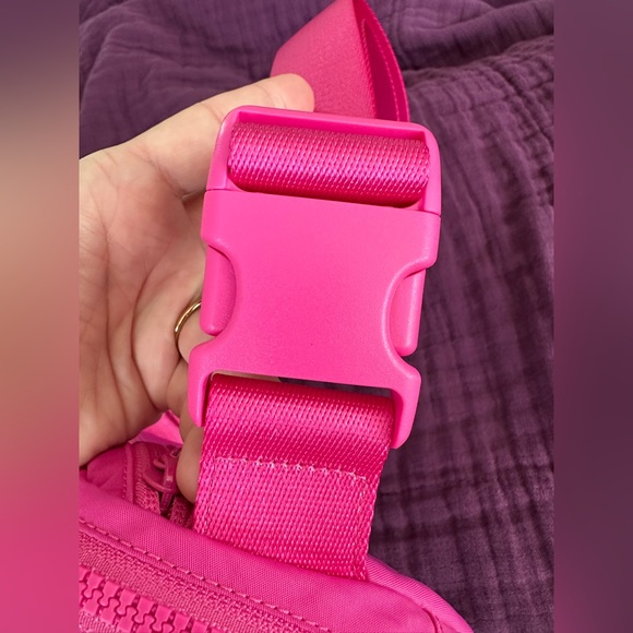 NWT Lululemon Sonic Pink Everywhere Belt Bag - Picture 5 of 10